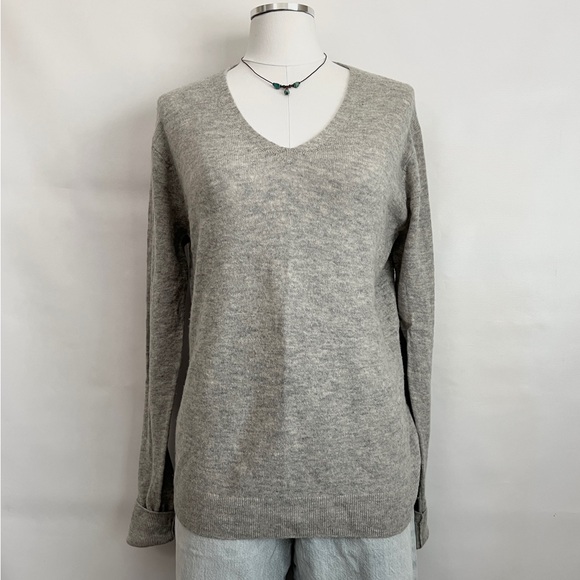 uniqlo | cozy heather gray wool blend vneck long sleeve pullover sweater | sz l - Picture 3 of 4